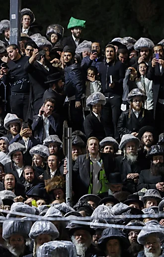 אלפים רבים הגיעו למירון, מחסומים נפרצו; המשטרה נערכת לעימותים