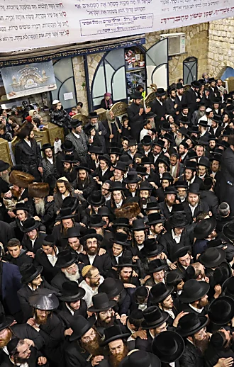אלפים השתתפו בהילולה במירון, המשטרה פינתה מאות באוטובוסים