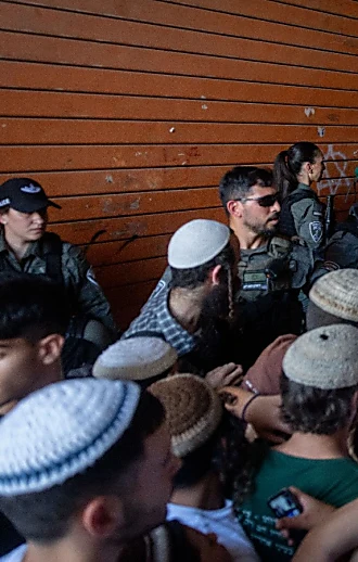 רבבות במצעד הדגלים בירושלים; עימותים תועדו בעיר העתיקה