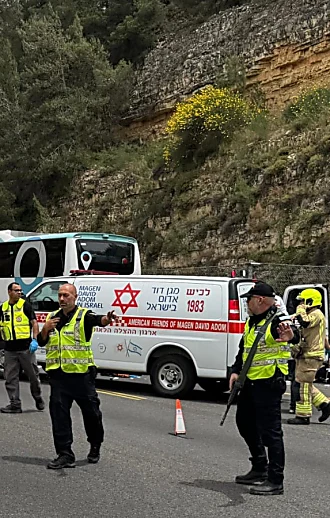 תינוקת נהרגה בתאונה בכביש 1 ליד ירושלים, 3 נפצעו קשה