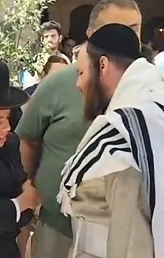 בגלל שנפתח בשבת: עשרות חרדים התפרעו בבית קפה בירושלים