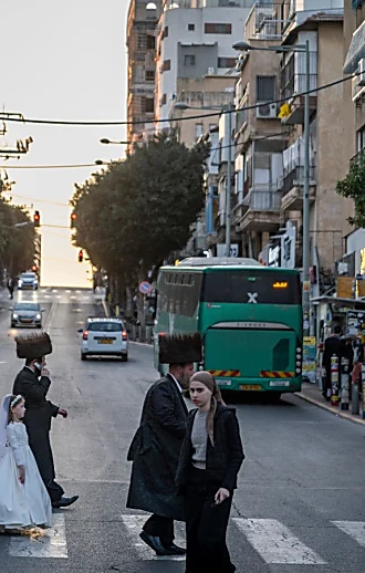 מדרכה לגברים - ואחרת לנשים: בבני ברק מתכננים הפרדה מגדרית