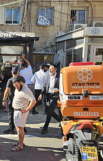 מרפסת קרסה במבנה בירושלים: גבר כבן 80 נהרג, 3 נפצעו קל