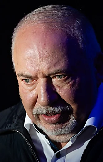 ליברמן נגד איזנקוט: "בני גנץ 2, חותר להקמת ממשלה עם נתניהו"