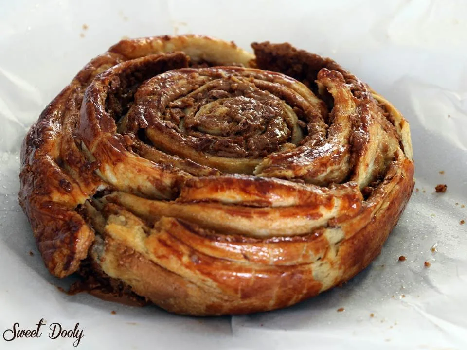 עוגת שמרים במילוי לוטוס