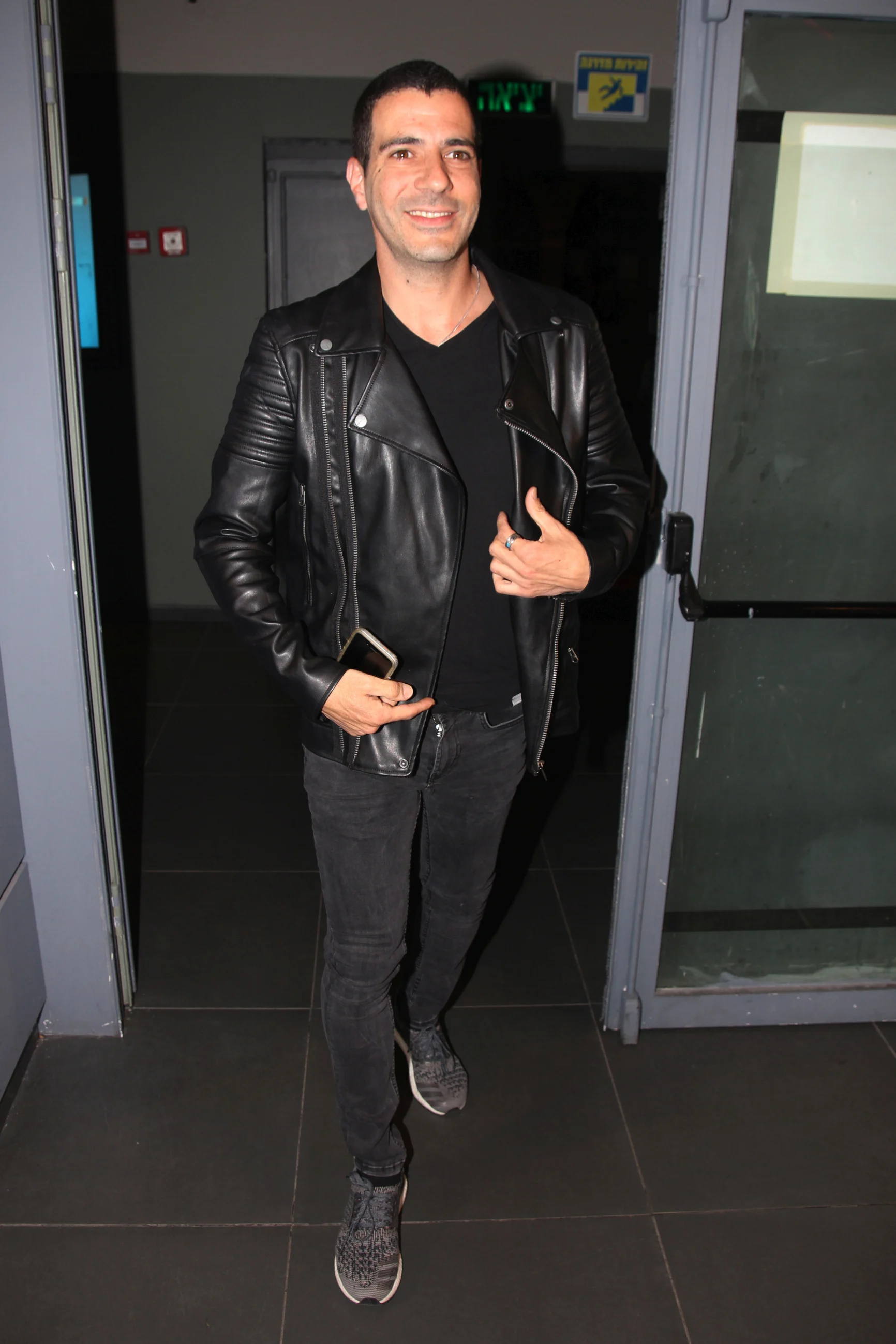 שווה צפייה. שרון גל