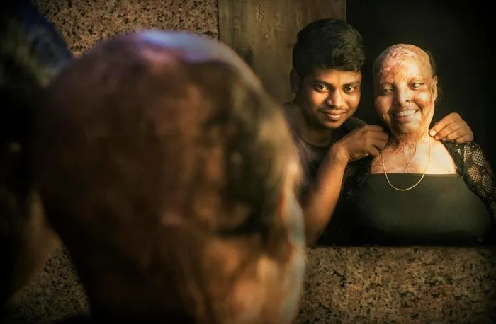 פראמודיני ובן זוגה סארוג'