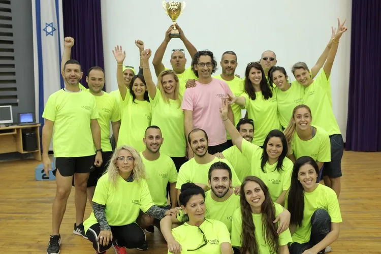 אלי שגיב והעובדים