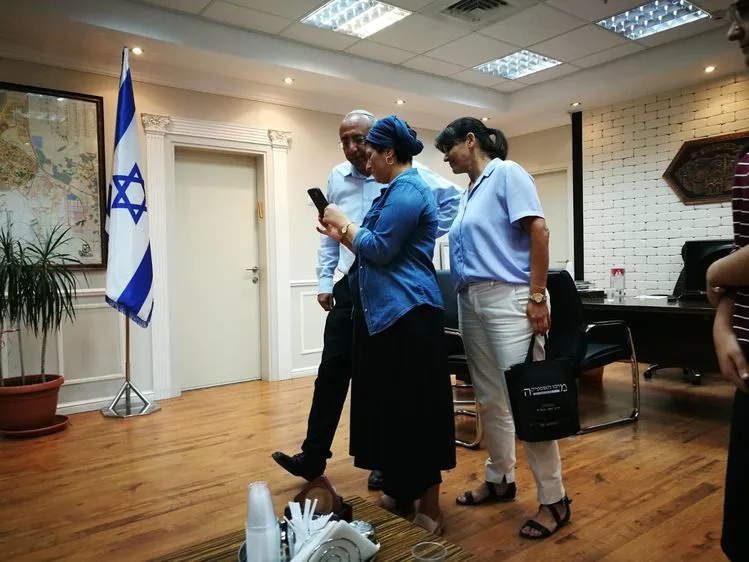 המשפחה של אליאב רחמים עם ראש העיר קרית גת