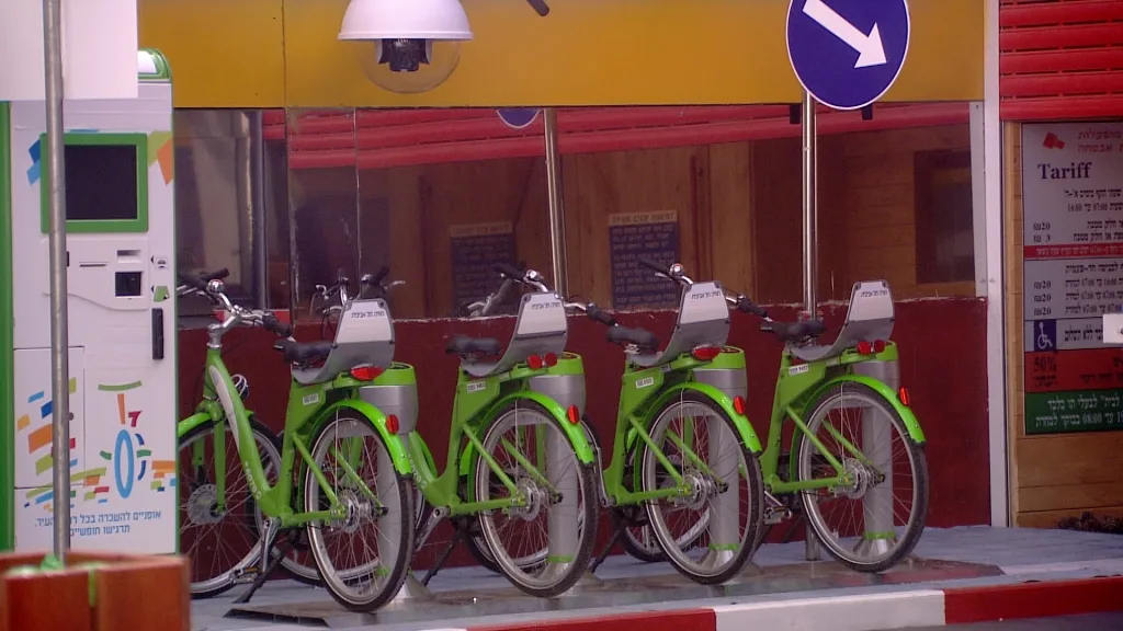 בית האח הגדול VIP הופך לעיר תל אביב (עונה 1, יום 16)