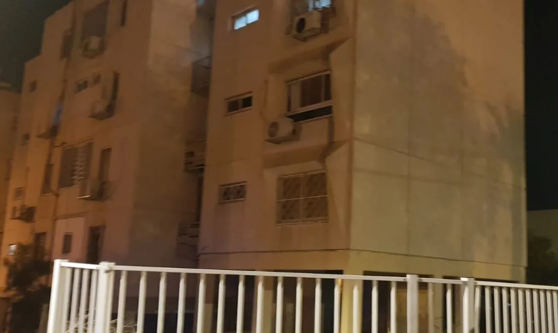 הבניין בו טבע פעוט כבן 4 באמבטיה
