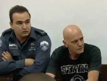 דני ביטון, אביו של אייל גולן בבית המשפט