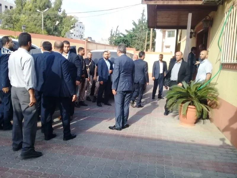 הגעת המשלחת המצרית למשרדו של הנייה