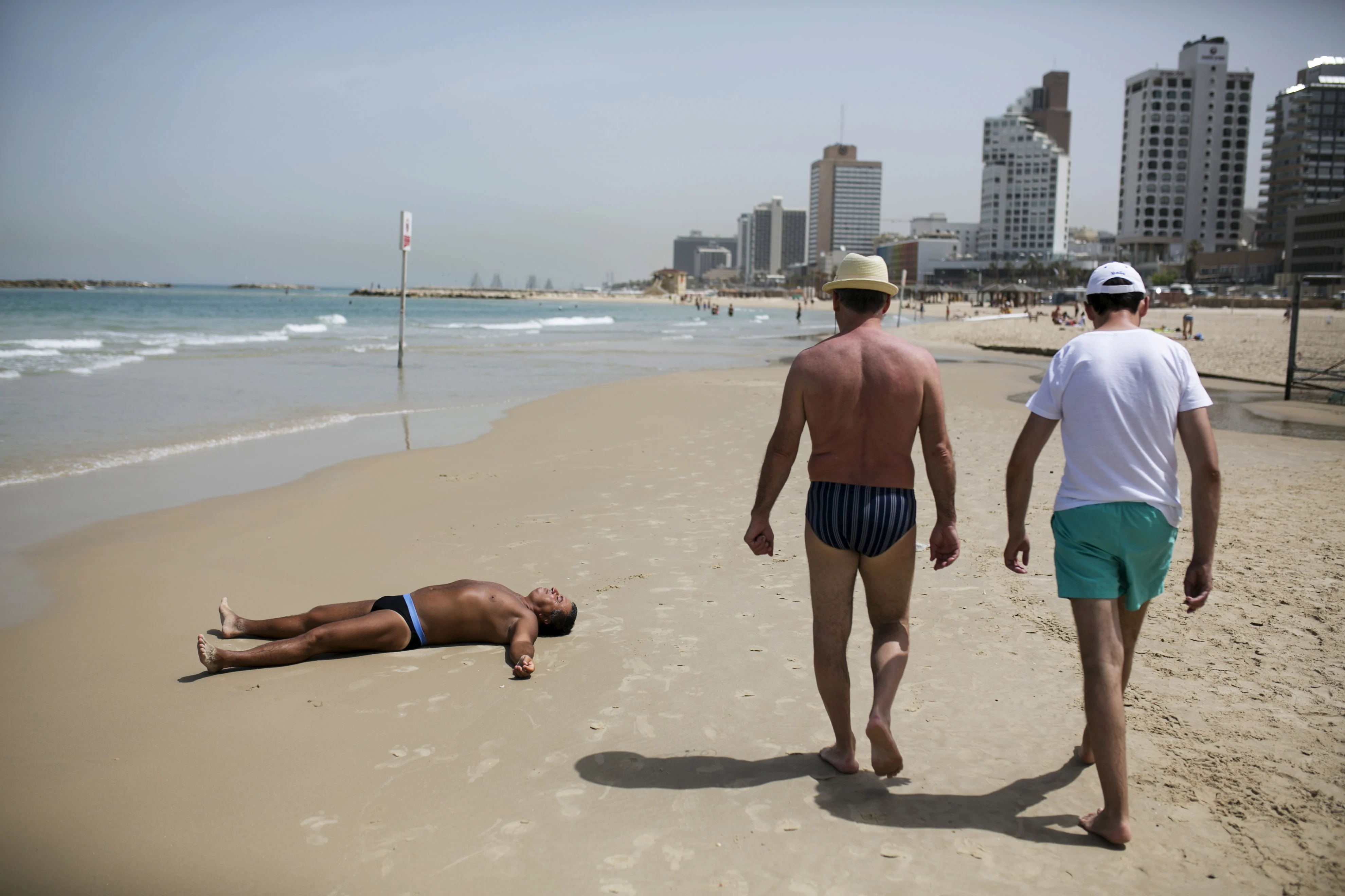 אנשים בחוף הים