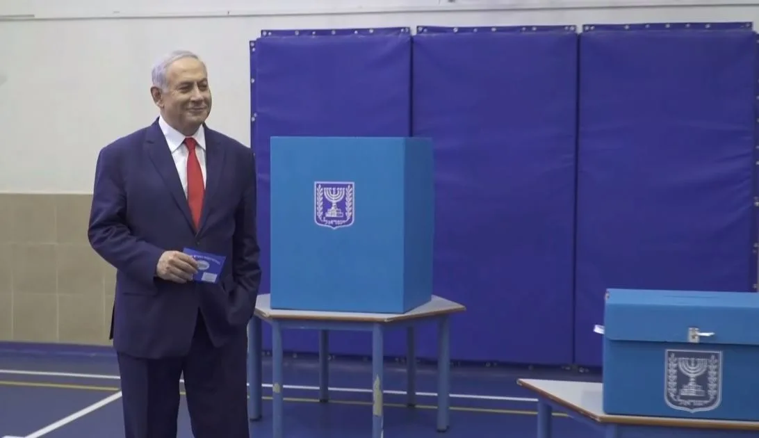 ביבי מצביע בקלפי בירושלים