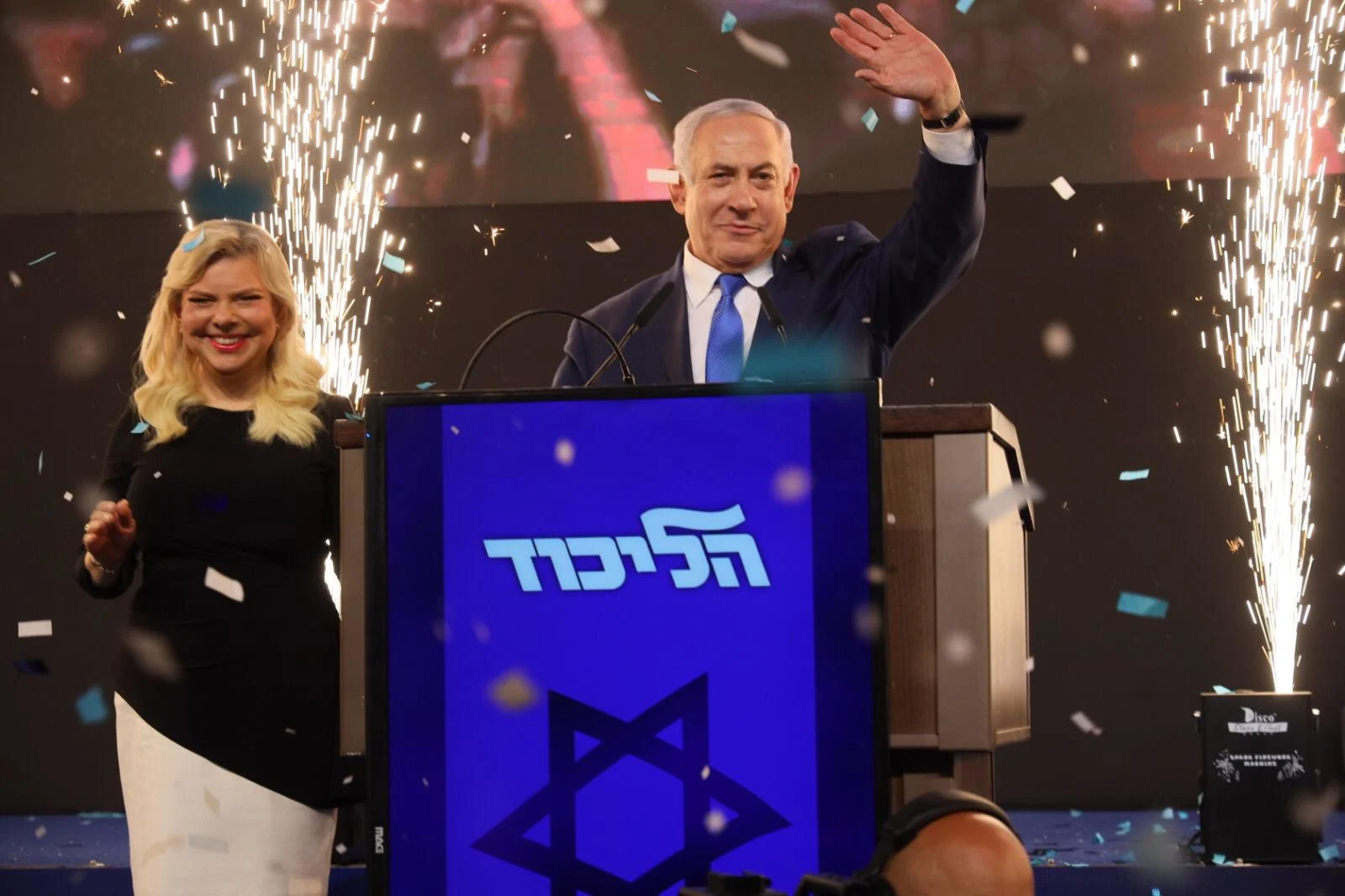 ראש הממשלה בנימין נתניהו ורעייתו שרה בנאום הניצחון