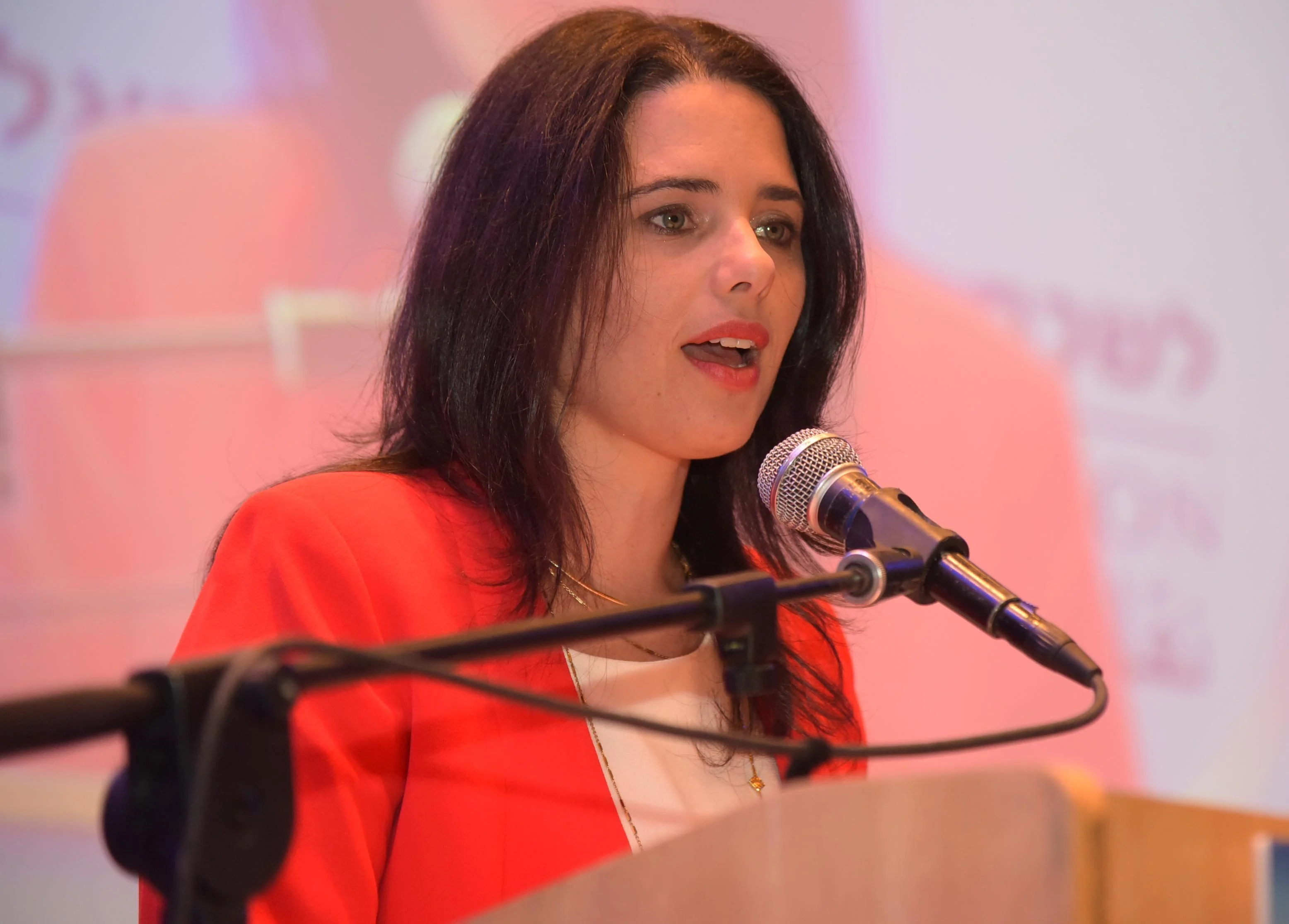 חתמתי על תקנות של מסלול מהיר. שרת המשפטים איילת שקד