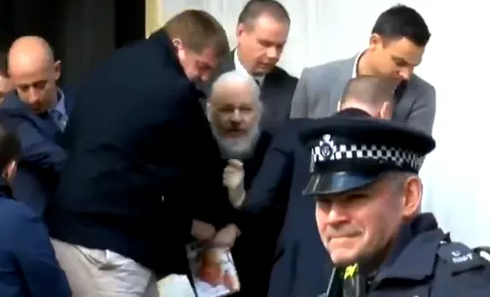 אסאנג' נעצר