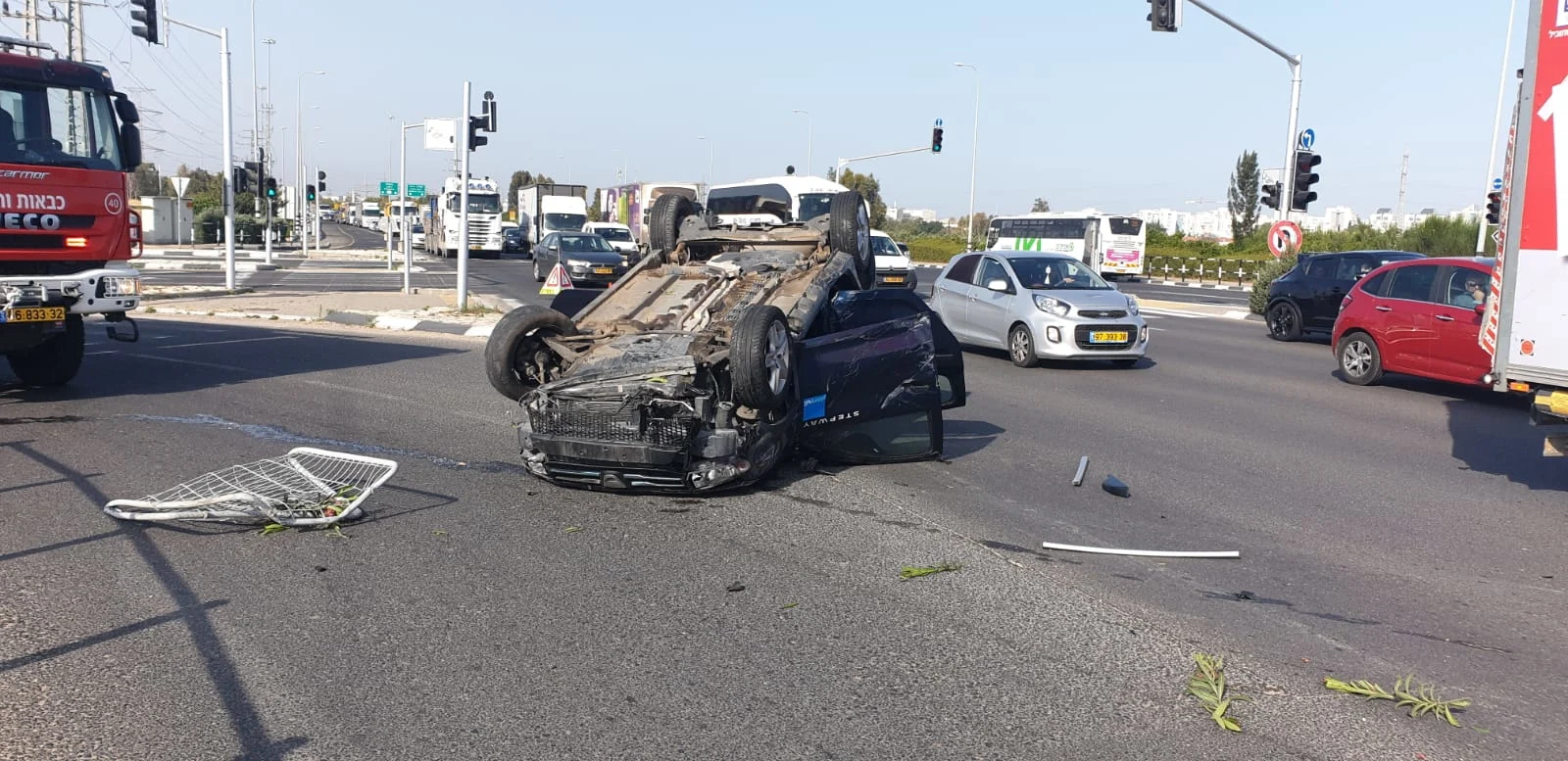 התהפכות רכב בצומת גן יבנה