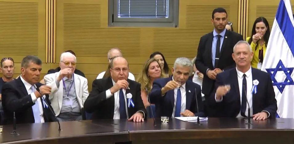 ישיבת סיעה כחול לבן