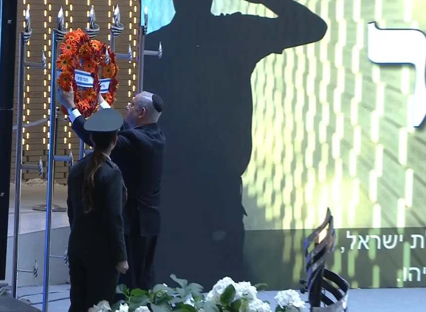 ראש הממשלה בנימין נתניהו מניח זר לזכר הנופלים וחללי מערכות ישראל