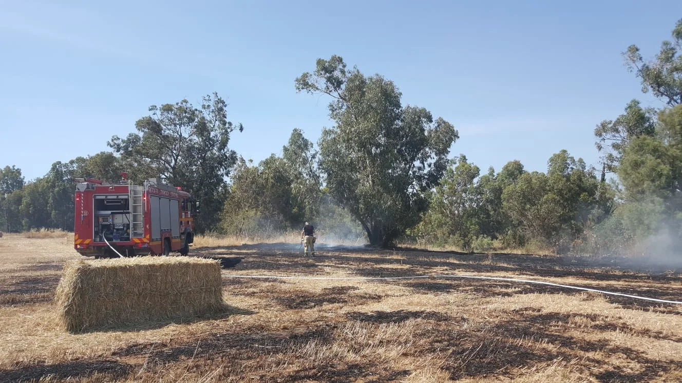 שריפה, סמוך לאחד היישובים במועצה האזורית שער הנגב