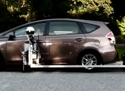 רובוט משטרתי שמחלק דוחות