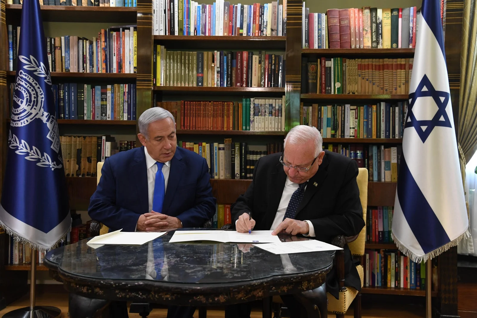 ריבלין מעניק לנתניהו ארכה של שבועיים להרכבת הממשלה