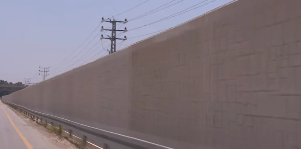 חומות שנבנו בשטחי העוטף מפני ירי טילי נ''ט