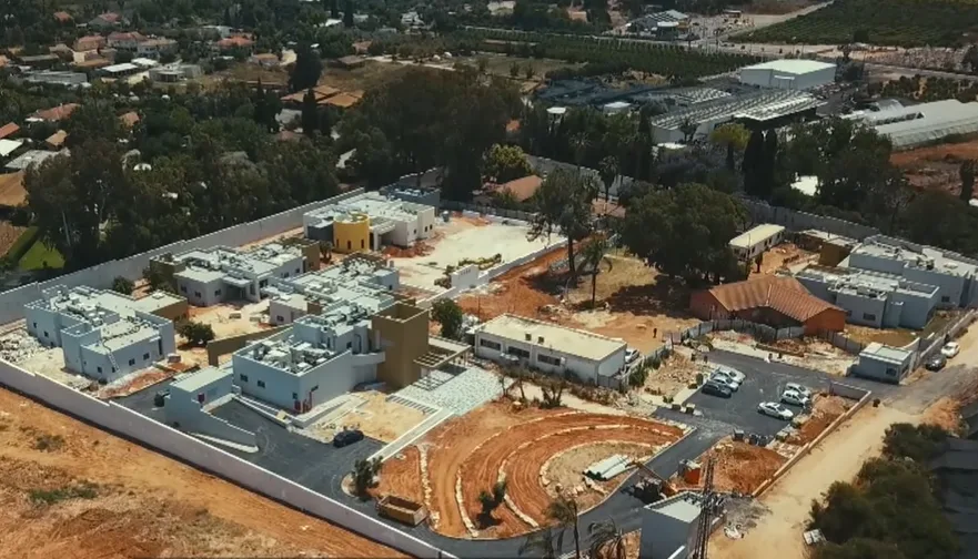 מתקן הכליאה שהוקם בתוך מושב עין ורד