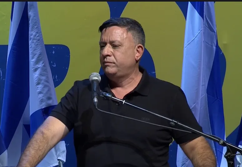 אבי גבאי בהפגנת האופוזיציה בתל אביב