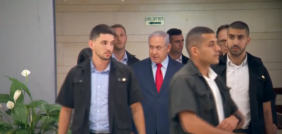 נתניהו מגיע למליאת הכנסת טרם ההצבעה על פיזורה
