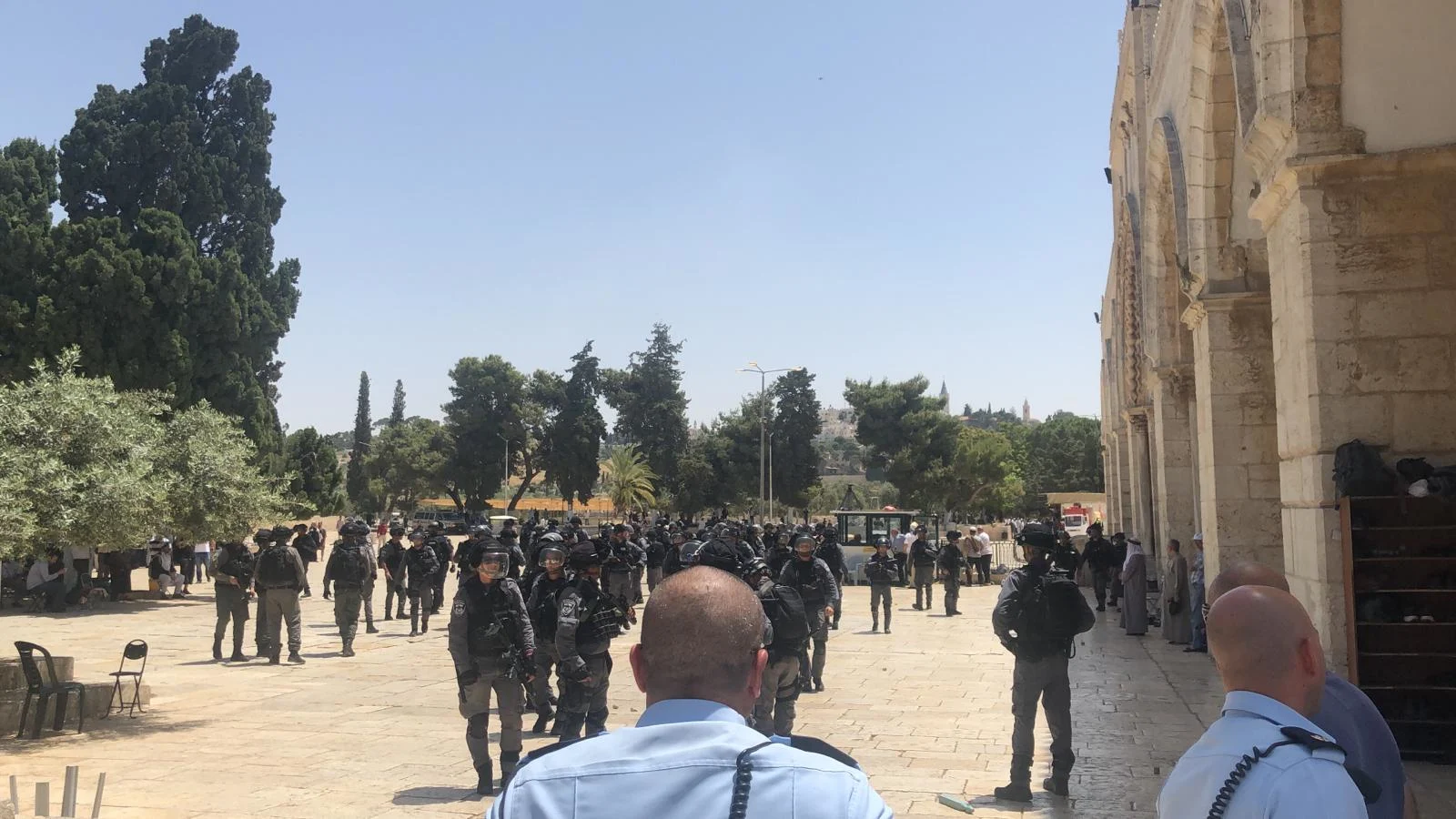 כוחות המשטרה בהר הבית לאחר פיזור המתפרעים