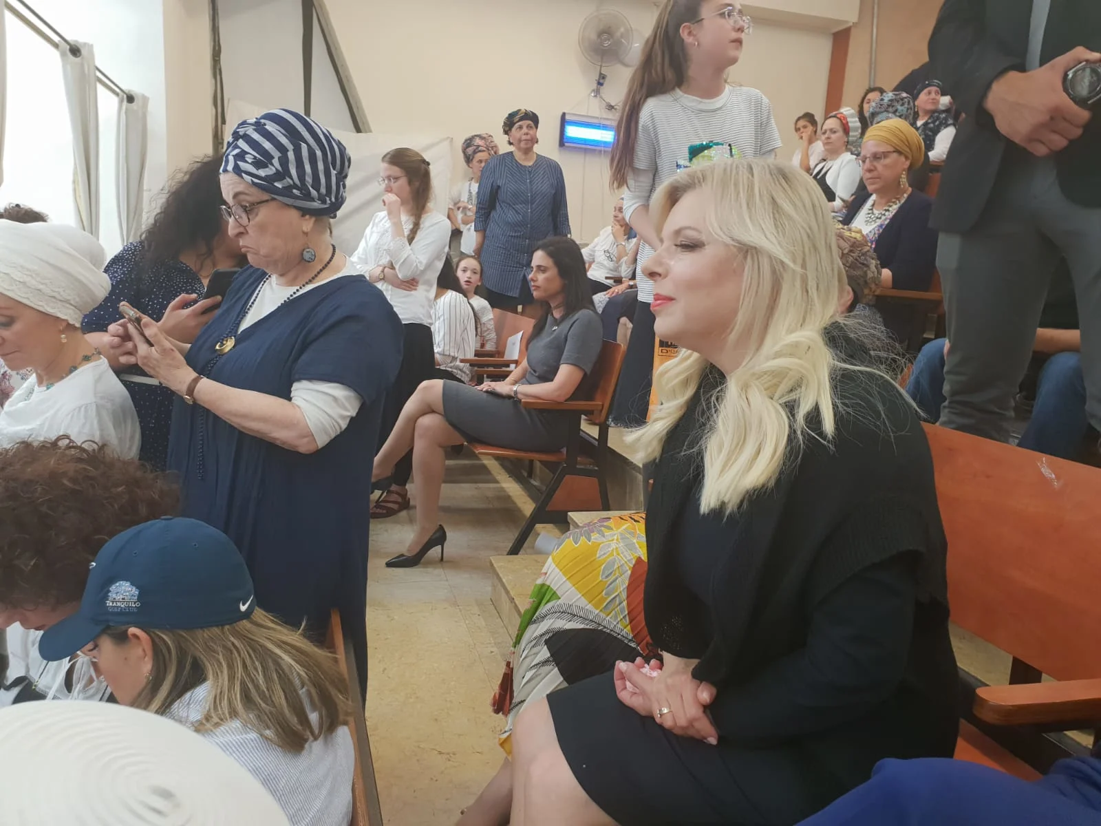 איילת שקד ושרה נתניהו בעזרת הנשים של ישיבת מרכז הרב בירושלים