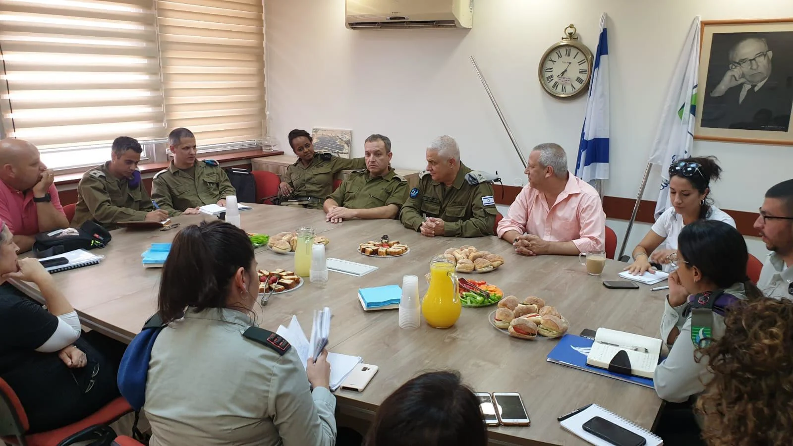 הישיבה הראשונה על הפרויקט