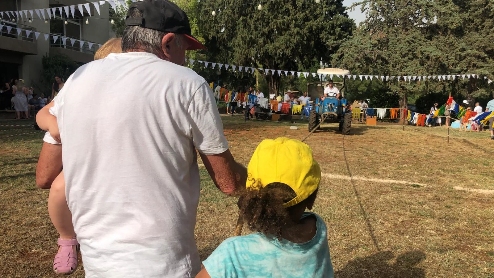 חגיגת שבועות במעיין ברוך