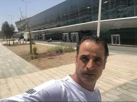 רמי איוב שנפל מקומה שישית בבניין משרדים במהלך התקנת חלונות