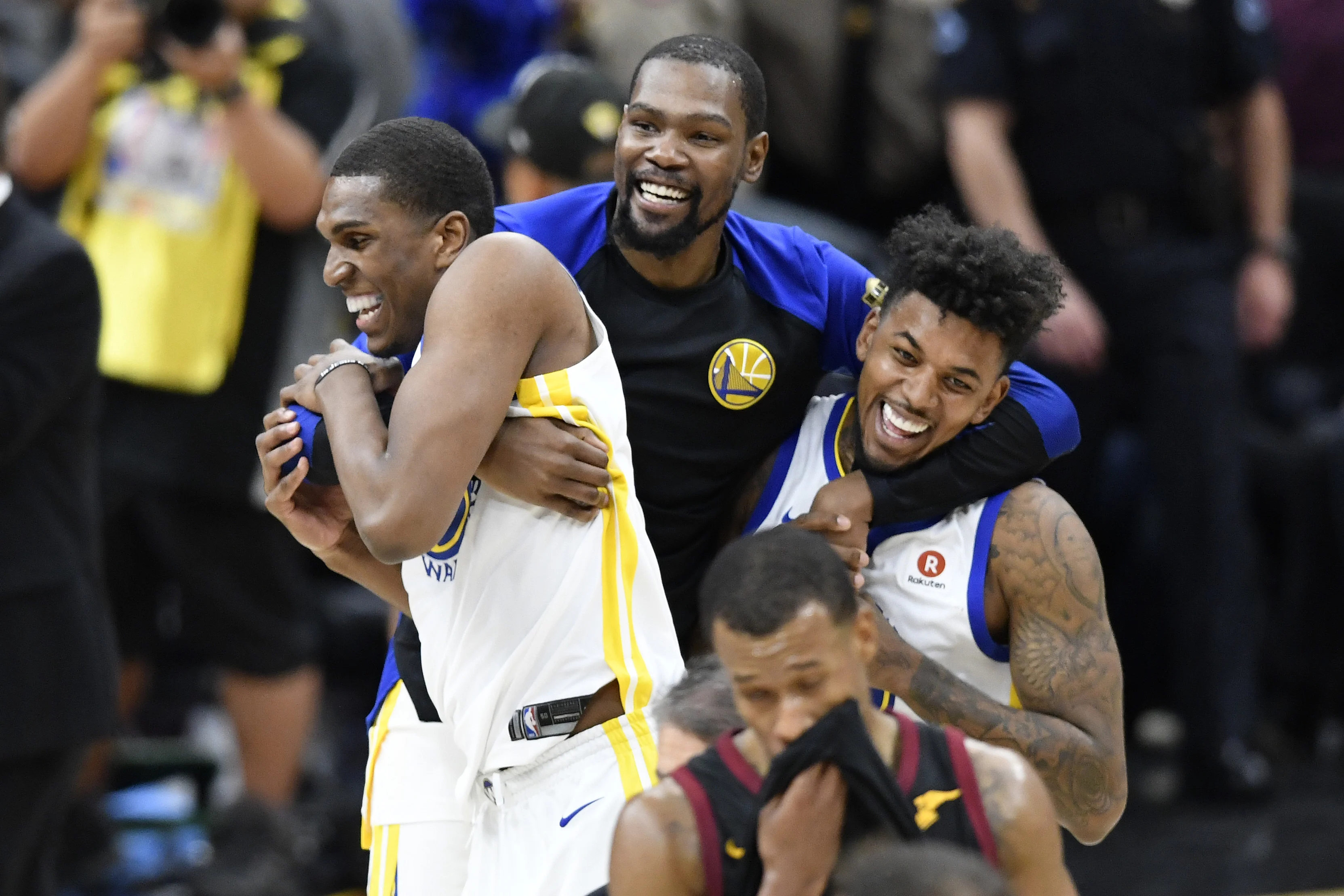 שחקני גולדן סטייט חוגגים את האליפות ב-2018