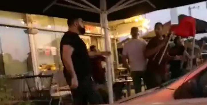 תיעוד: זרק כיסא בבית הפנקייק