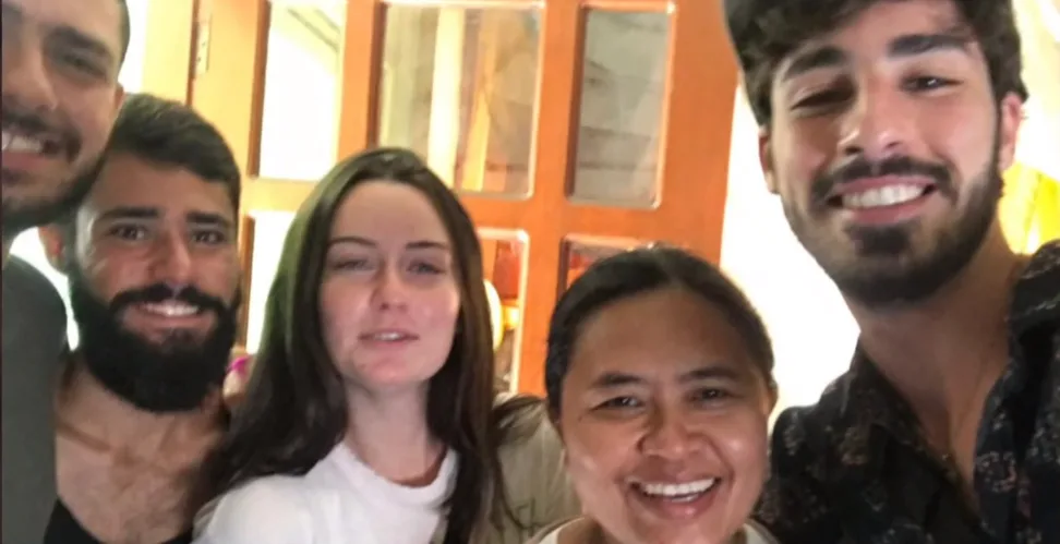 ליסה טאפאלס, ''האימא של התרמילאים'' שכניסתה לישראל נעצרה ותרמילאים ישראליים שביקרו בגסט האוס שלה בפיליפינים