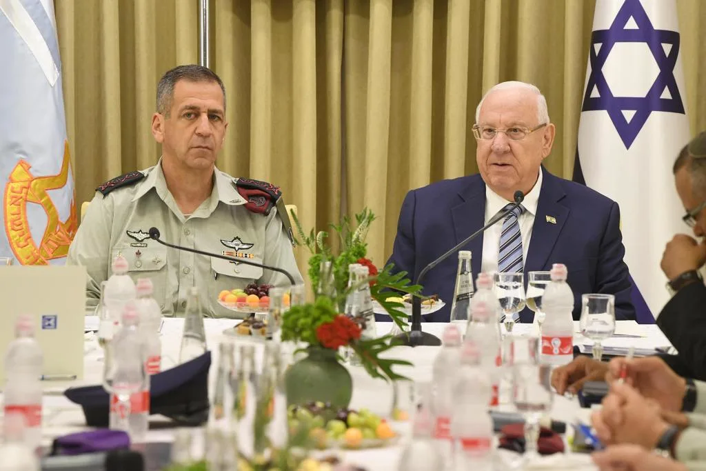 הנשיא ריבלין עם הרמטכ''ל אביב כוכבי בפורום המטכ''ל