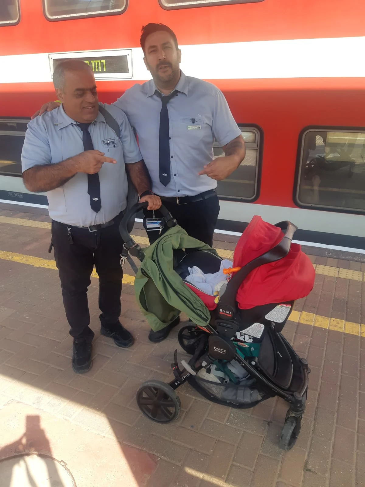 עובדי הרכבת שסייעו לאמא