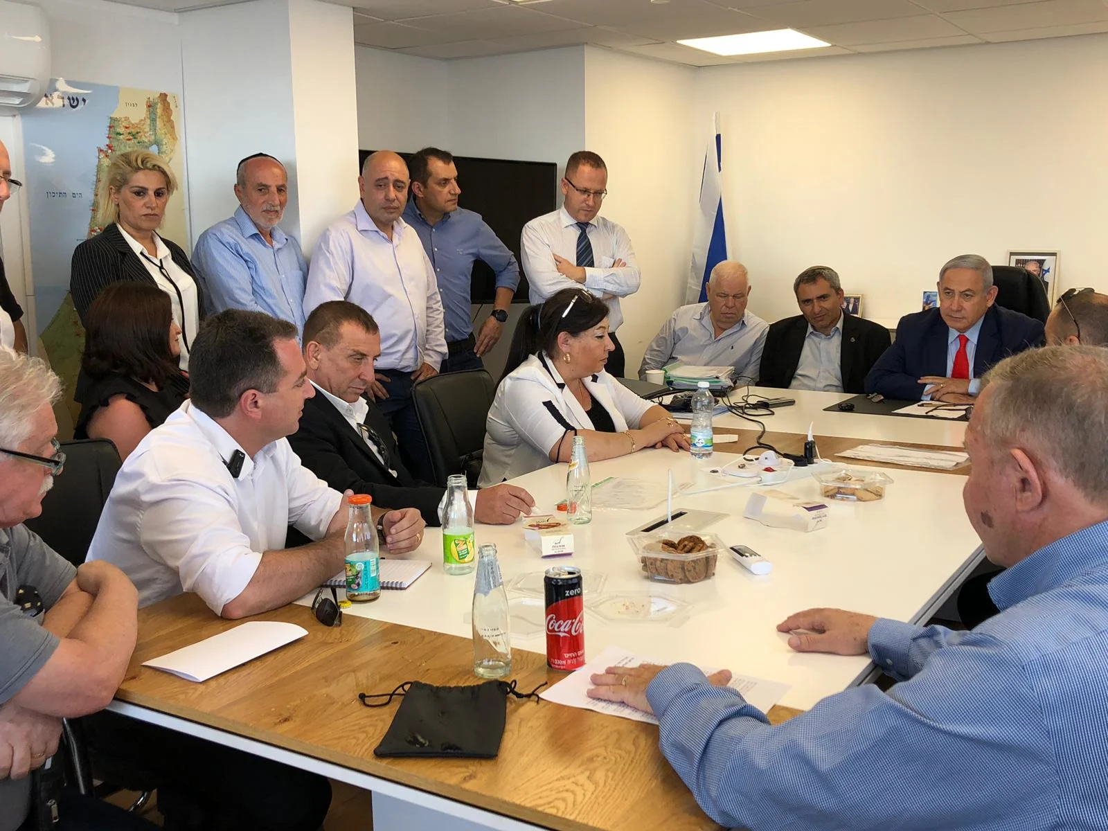 ראש הממשלה ויו״ר הליכוד בנימין נתניהו יחד עם מטה השטח הרוסי של קמפיין הליכוד, עם 25 נציגים של המגזר הרוסי