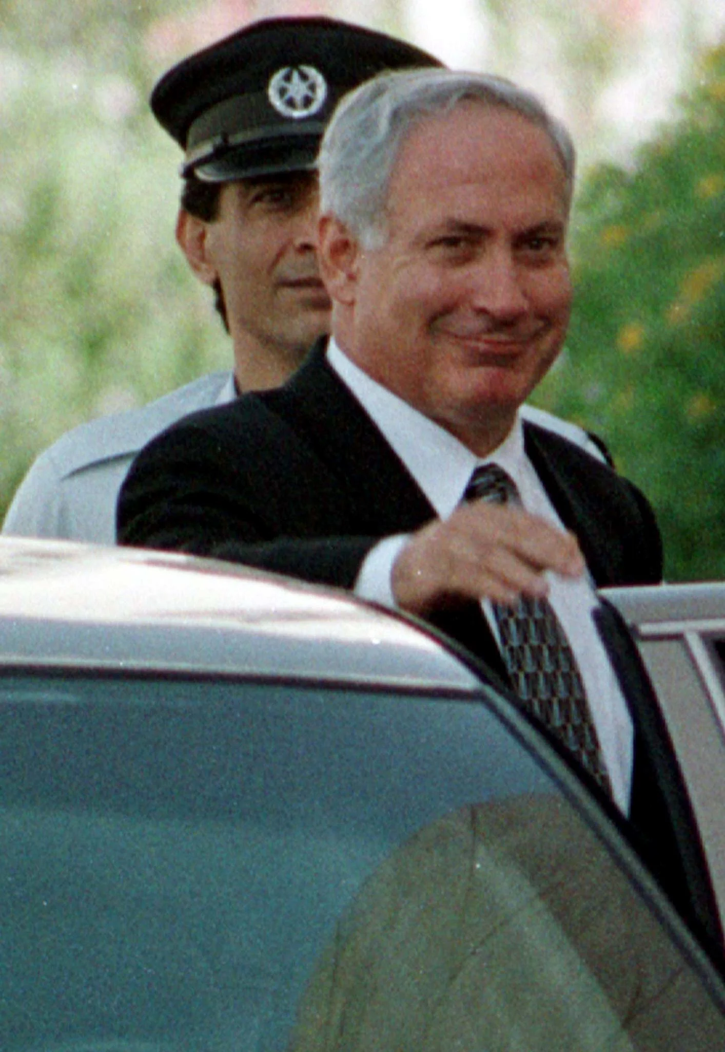 בנימין נתניהו, נכנס דרך כניסה אחורית לתחנת המשטרה בבת ים, לחקירה במסגרת פרשת עמדי