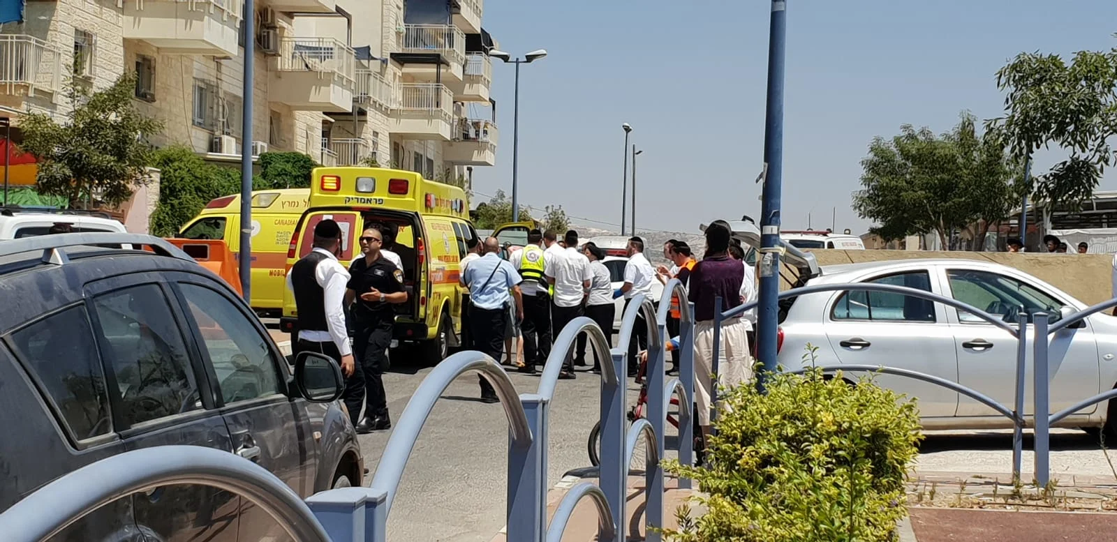 זירת האירוע בה חולץ תינוק במצב אנוש מרכב