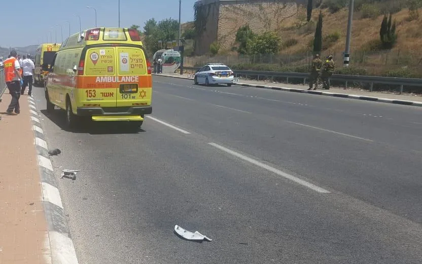 הזירה בסמוך לצומת אחיהוד שבה נהרג הולך רגל מפגיעת אופנוע
