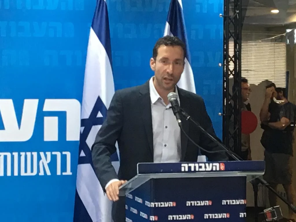 איציק שמולי במסע''ת