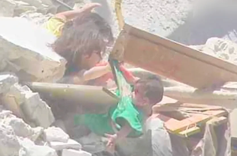 ריהאם ברגעיה האחרונים עם אחיה רוואן, באידליב שבסוריה