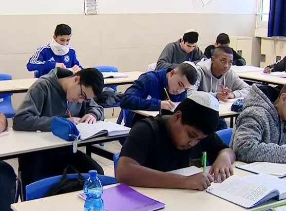 תלמידים חרדים בתלמוד תורה דרכי יחזקאל