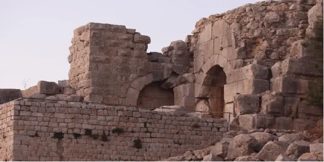 קיץ של אריות במבצר נמרוד